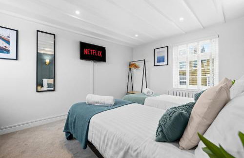 3-BR Luxe Cowes Cottage Harbour Views, Sleeps 6, with Private Garden - LONG TERM STAY WINTER SPECIAL OFFER AVAILABLE! - by Blue Puffin Stays - Foto 26