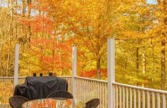 Waterfront Retreat with Spectacular Interior, Jacuzzi and Game Room in NC - Foto 39