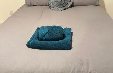 2-Bed Home with Parking, Near Airport, NEC & JLR - Foto 5