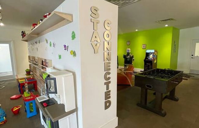 Newly Room in Cozy Hotel With Super Location Parks - Foto 23