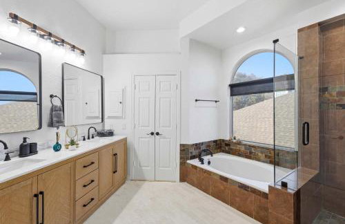 5-BD Vacation Retreat w Pool & Ping Pong - Foto 19