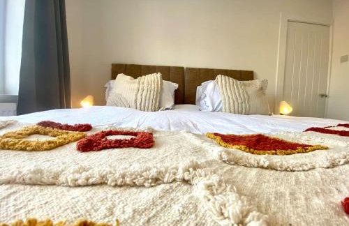 Isleworth House with Garden & private parking - Photo 12