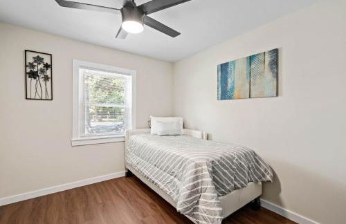 Cottage Under the Magnolia Trees - Photo 3