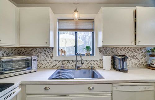 Pocono Pines Home with Private Hot Tub! - Foto 8