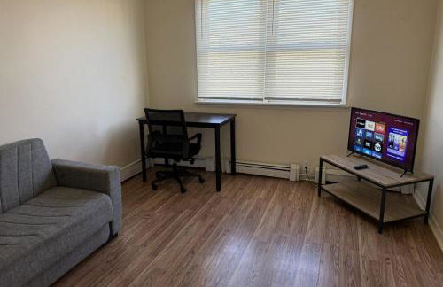 Private one-bedroom and one-bathroom apartment, private street entrance in convenient area, MetLife Stadium FIFA World Cup 35 minutes away - Foto 1