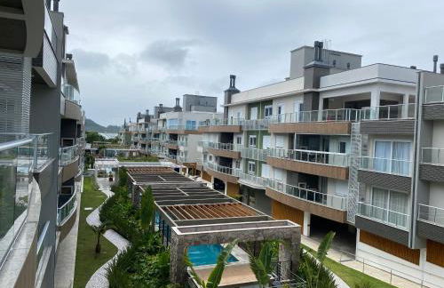 Apartamento em Condomínio Clube frente à praia do Campeche - Foto 29