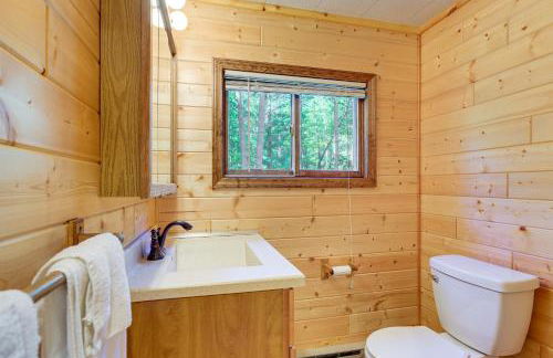 2 Blocks to Boat Ramp Higgins Lake House with Grill - Foto 14