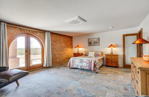 10-Acre Desert Oasis with Expansive Patio in Tucson! - Foto 16