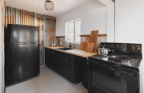 Secluded rustic 1-bedroom cabin on private land - Foto 6