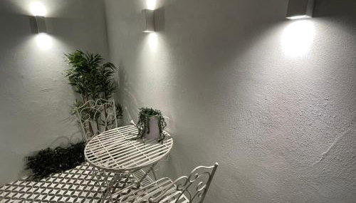 Central Apartment - with Patio and Sofa Bed! - Foto 5