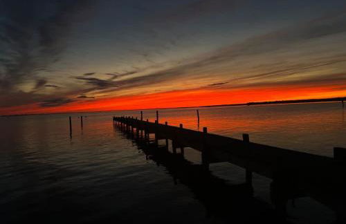 Black Swan- Beachfront Home with Year-Round Jacuzzi - Foto 11