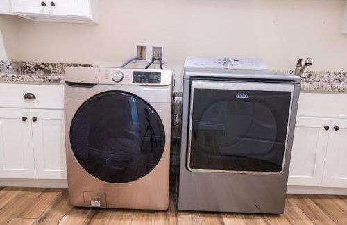 3400 SqFt House W/40Ft Heated Pool/Spa- Strip View - Photo 34