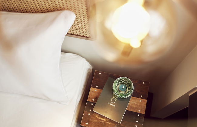 Hood House - Photo 1