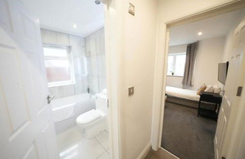 HEATHROW AIRPORT apartments-FREE parking-Free underground to and from Heathrow-30 min central London - Foto 21