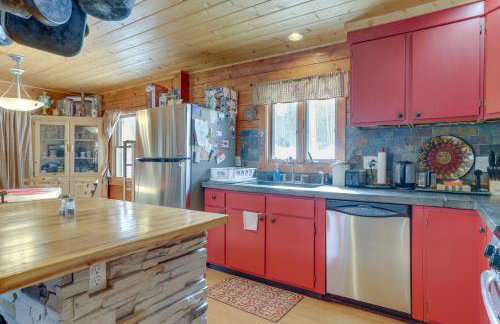 2 Mi to Skiing Casper Cabin with Mtn Views! - Foto 8
