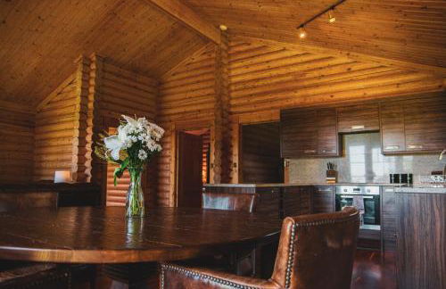 Tomatin - Luxury Two Bedroom Log Cabin with Hot Tub - Foto 12