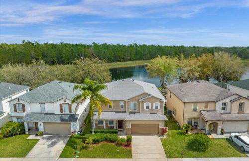 Bluelakeview Luxury Villa with Private Pool & Spa plus Lake Views, BBQ, Games Room - Photo 2