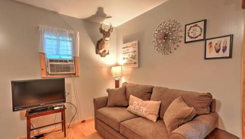 Rustic Briceville Cabin with Porch Tucked in Forest! - Foto 4