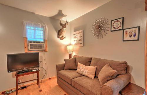 Rustic Briceville Cabin with Porch Tucked in Forest! - Foto 4