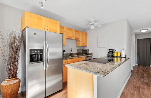 Downtown 2BR Penthouse with Prime Location & Views - Foto 9