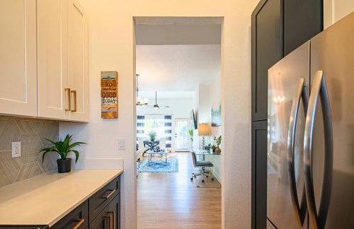 Family-Friendly Stay , Tennis & Basketball Courts, King Beds & Parking- H2167 - Foto 8