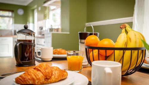 Newcombe - Sleeps Up to 8 - Close to Northampton Town Centre & Train Station - Fast Wifi, Free Parking, SmartTV with Netflix by Centro Stays - Foto 3