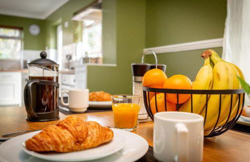 Newcombe - Sleeps Up to 8 - Close to Northampton Town Centre & Train Station - Fast Wifi, Free Parking, SmartTV with Netflix by Centro Stays - Foto 3