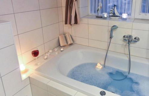 1 Bedroom Gorgeous Apartment In Rechlin - Photo 32