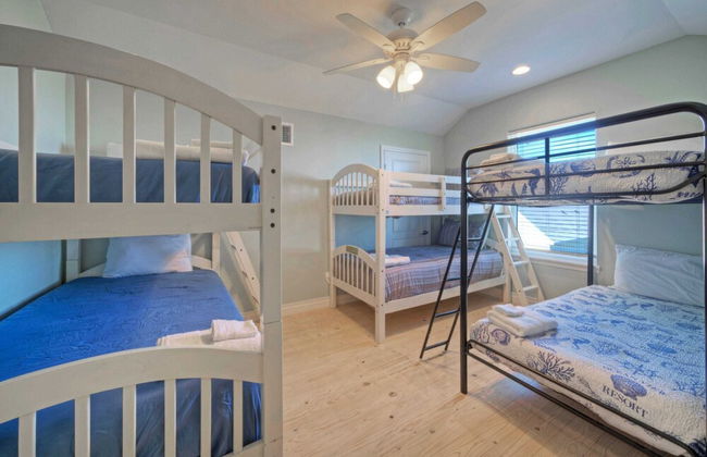 Boat Dock & Pool Private Fishing Village Roseate Spoonbill by Avantstay - Photo 15