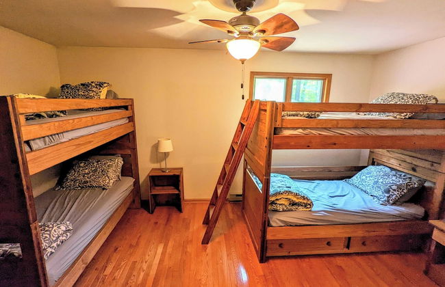 Mountain Memories by Avantstay Hot Tub Enclosed Deck, Large Yard w/ Fire Pit - Foto 35