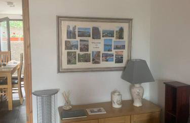 House - Sleeps 4 with Cozy Fireplace - Foto 17