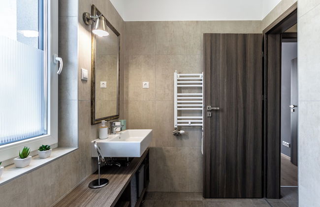 Lake Side Luxury – Steps to the Lake Lela - Foto 15