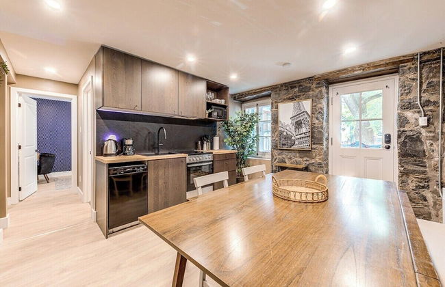 Beautiful Vieux Quebec 2 Bed Apt - Photo 11