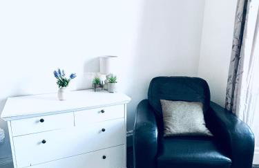 The Georgian Townhouse - 4 Bedrooms - Sleeps 9 - Photo 3