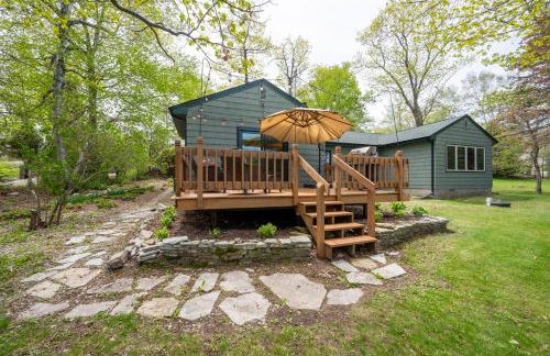 Yorita Manor - Lake Front Getaway! Dogs, Fire Pit & Deck - Photo 43
