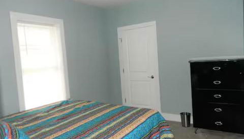 Short Walk to Campus - Photo 5