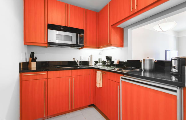 Luxury Condos at Four Seasons - Foto 16