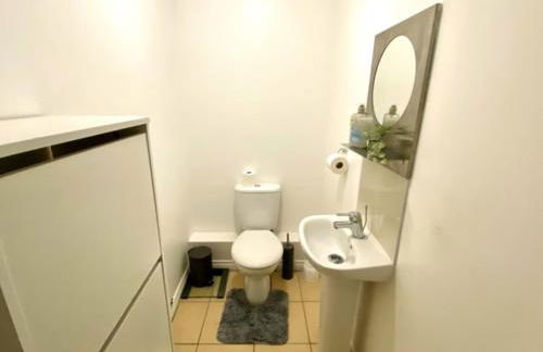 4 Bed House with Driveway Parking for 2 Cars - Rugby - Sleeps 10! Perfect for groups! - Foto 12