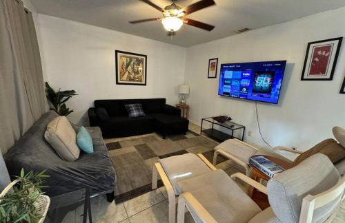 2 Bedroom Boutique Gem 10 min to the beach Washer Dryer Gated Parking Bliss 2 - Foto 3