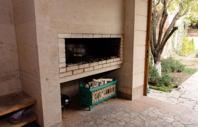 4 Bed Villa Estate Sleeps 7 - Pool, Garden, Sauna - Photo 43