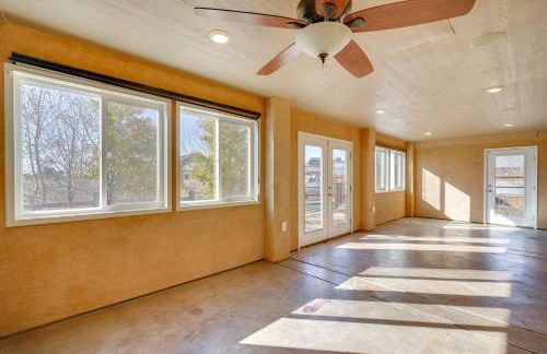 Huge Kitchen and Open Interior Pueblo Group Getaway - Foto 13