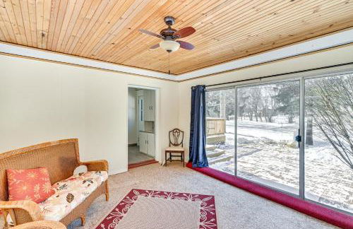 Bright Home Near Pine Lake with Deck and Yard - Foto 11