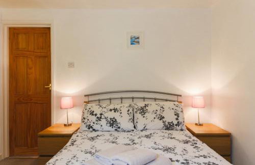 5 Bedroom House with Sea Views - Photo 34