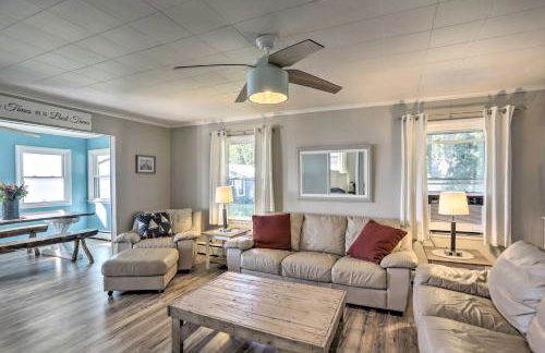 Lakefront Cottage with Fishing and Private Yard! - Foto 4