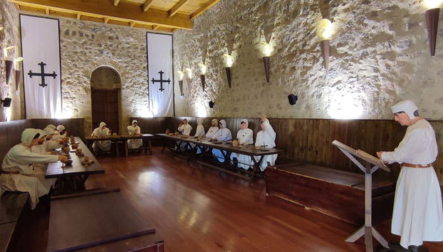 Figuras de monjes en la Sala Capitular