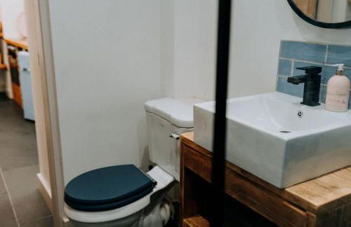 Cute and cosy 2 bed cottage in beautiful Solva - Photo 14