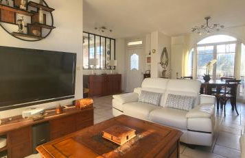 Konforta : Paisible maison d'été avec grand jardin - Foto 7