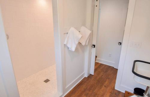 Gorgeous Renovation Walk to Water - Photo 25