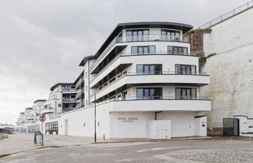 Gorgeous 2 Bed Apartment with Stunning Sea Views with Free Parking and Fast Internet - Foto 16