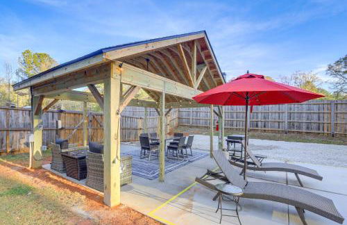 Gather, Play and Unwind! Modern Locust Grove Home - Foto 31